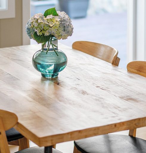 Furniture Dining Table Indoors  - Lisaphotos195 / Pixabay